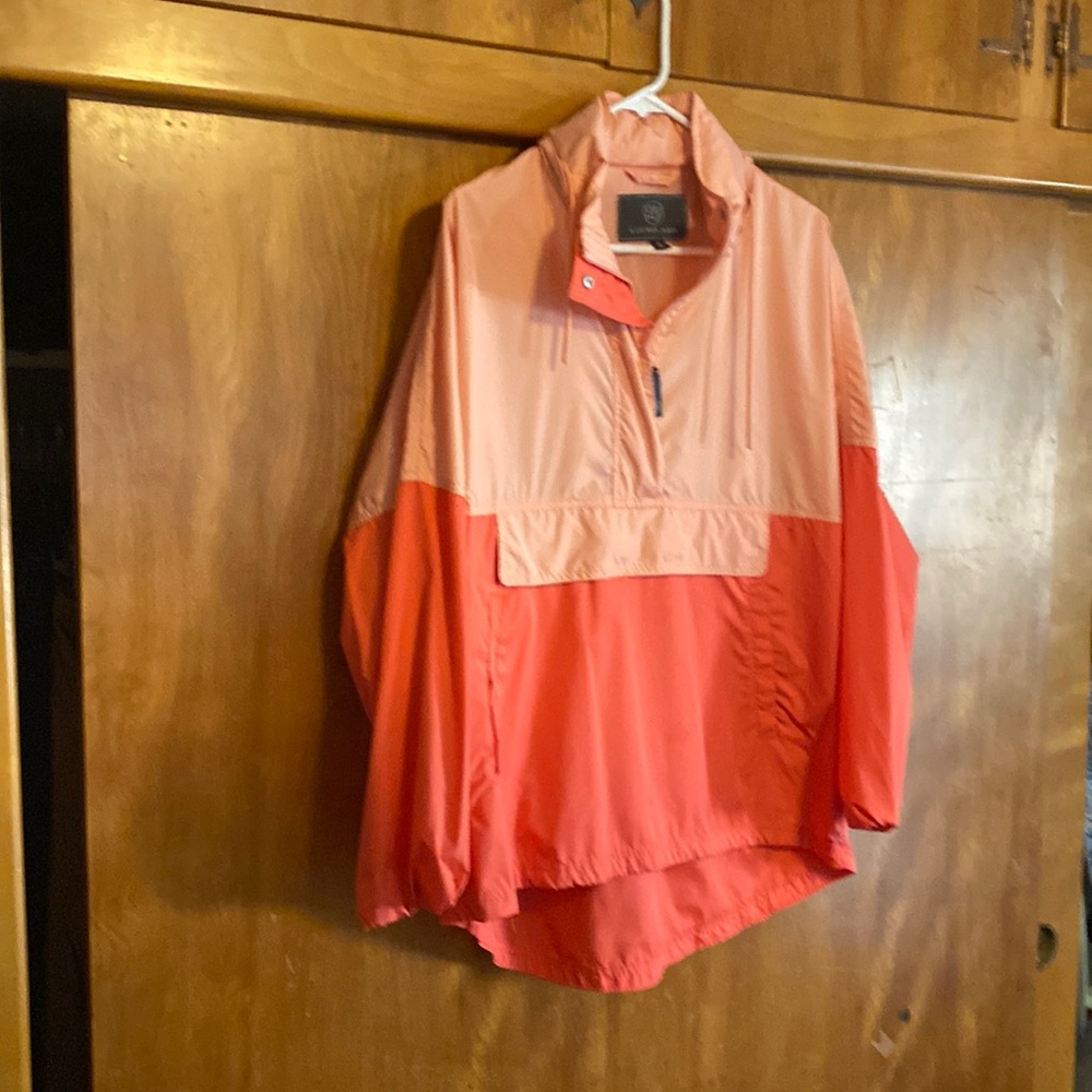 Pullover windbreaker